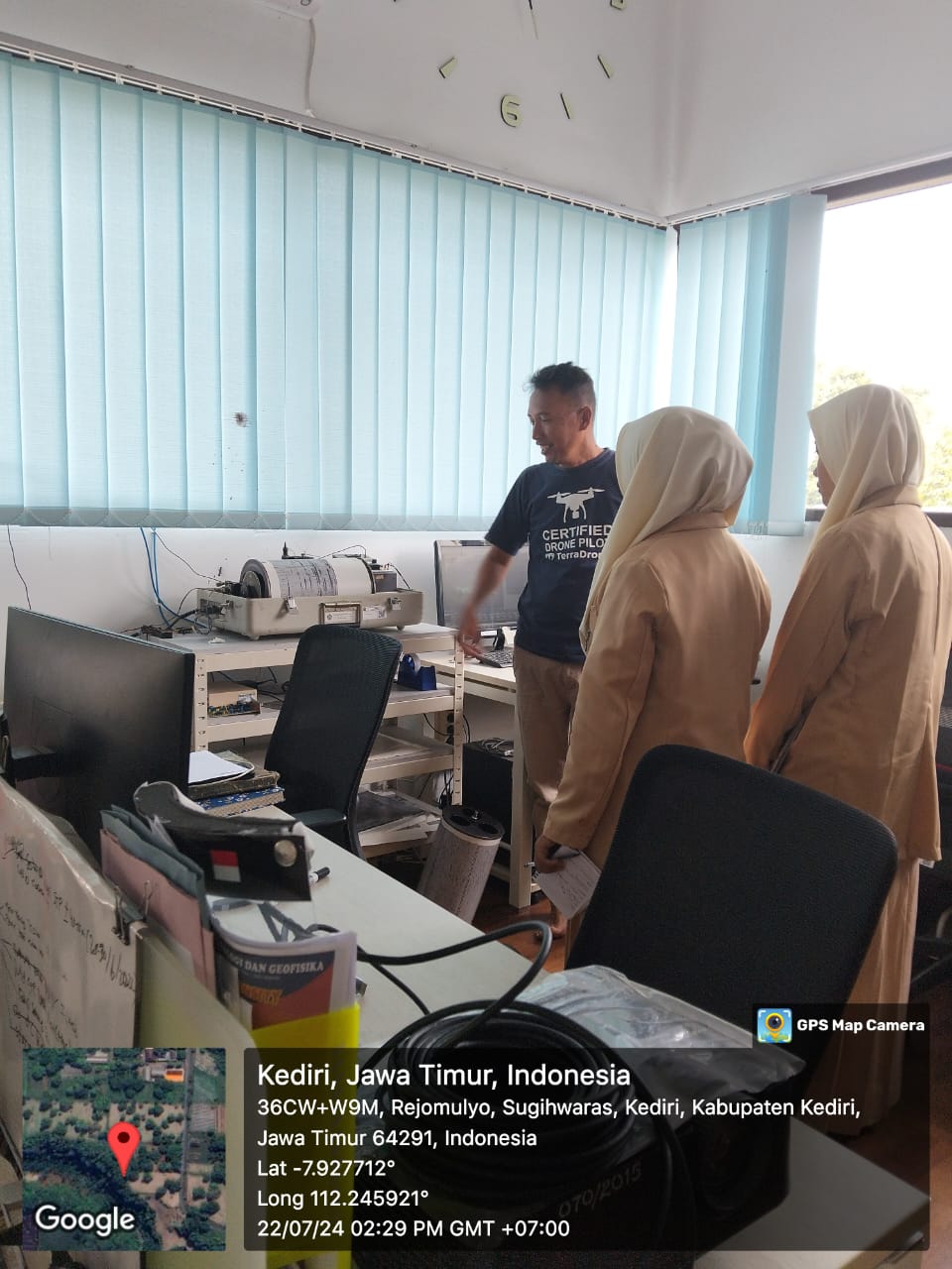 Pengambilan data di pusat vulaknologi Gunung Kelud